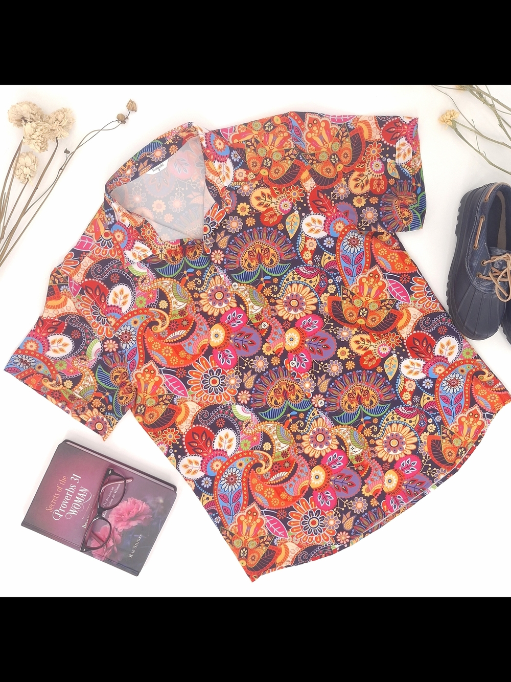 ✨SheLucki Paisley Floral Button Down Short Sleeve Shirt Medium✨